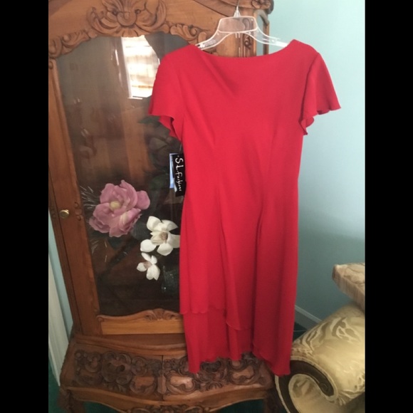 Red evening dress! Scalloped tail!Sz. 8! Gorgeous! - Picture 3 of 5